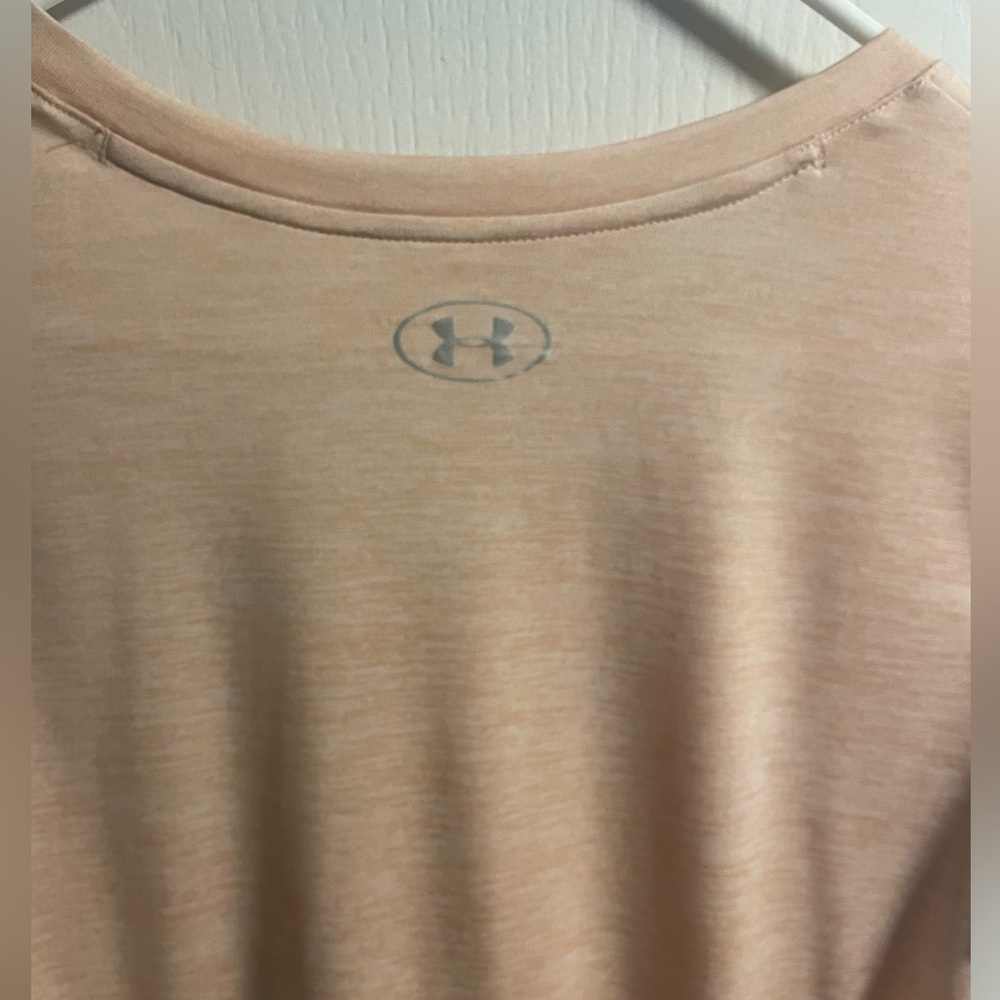 Under Armour Women's Heather Peach V-Neck Lightweight Heat Gear Loose Fit Top, M - Picture 8 of 9